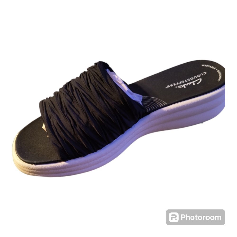 Clarks Cloudsteppers women's sandals NEW